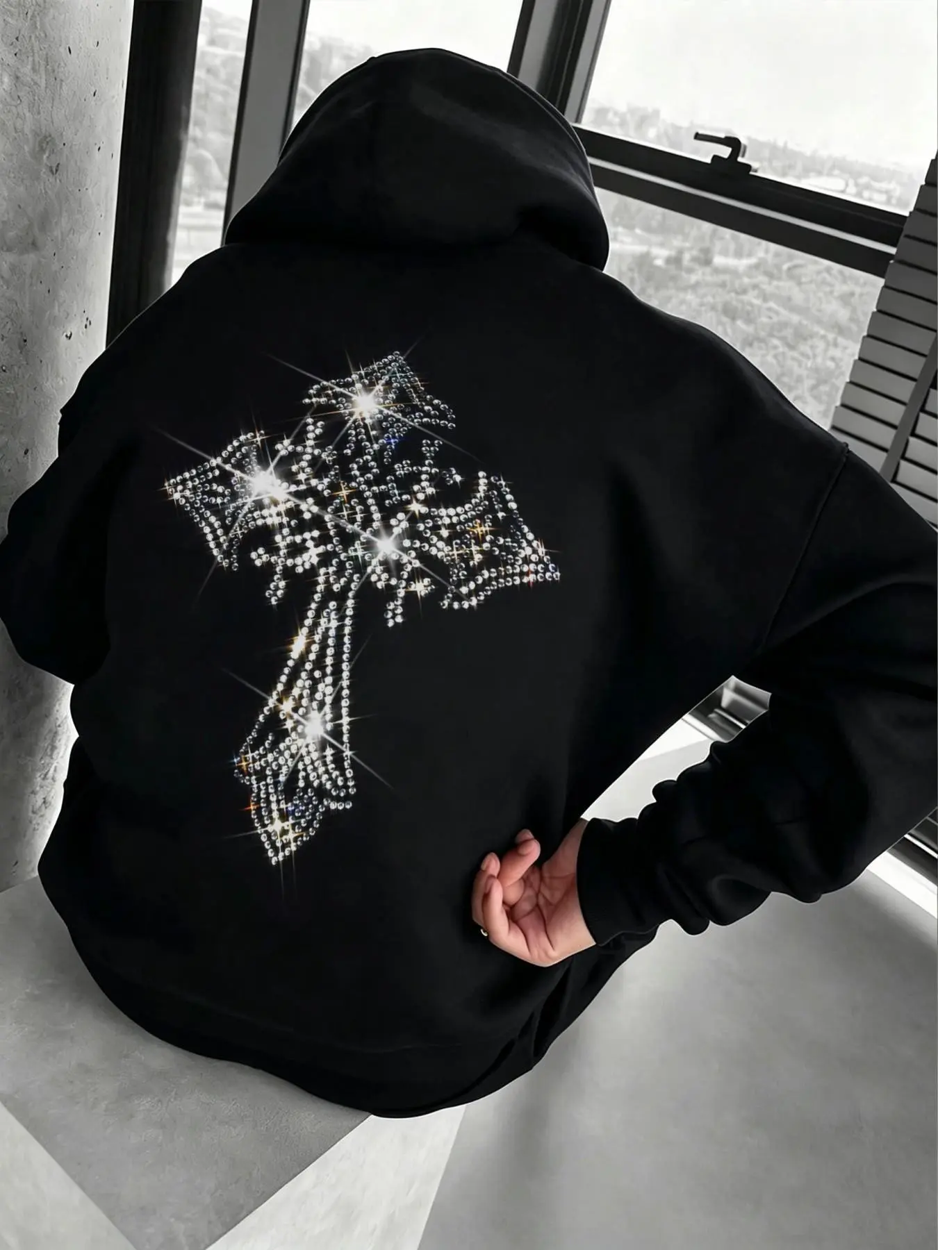 Hooded fleece sweatshirt, autumn and winter thickened style, simple casual basic style, cross pattern with rhinestone and hot-fix rhinestone craftsmanship, suitable for parties, nightclubs, and daily wear, 2026 new style