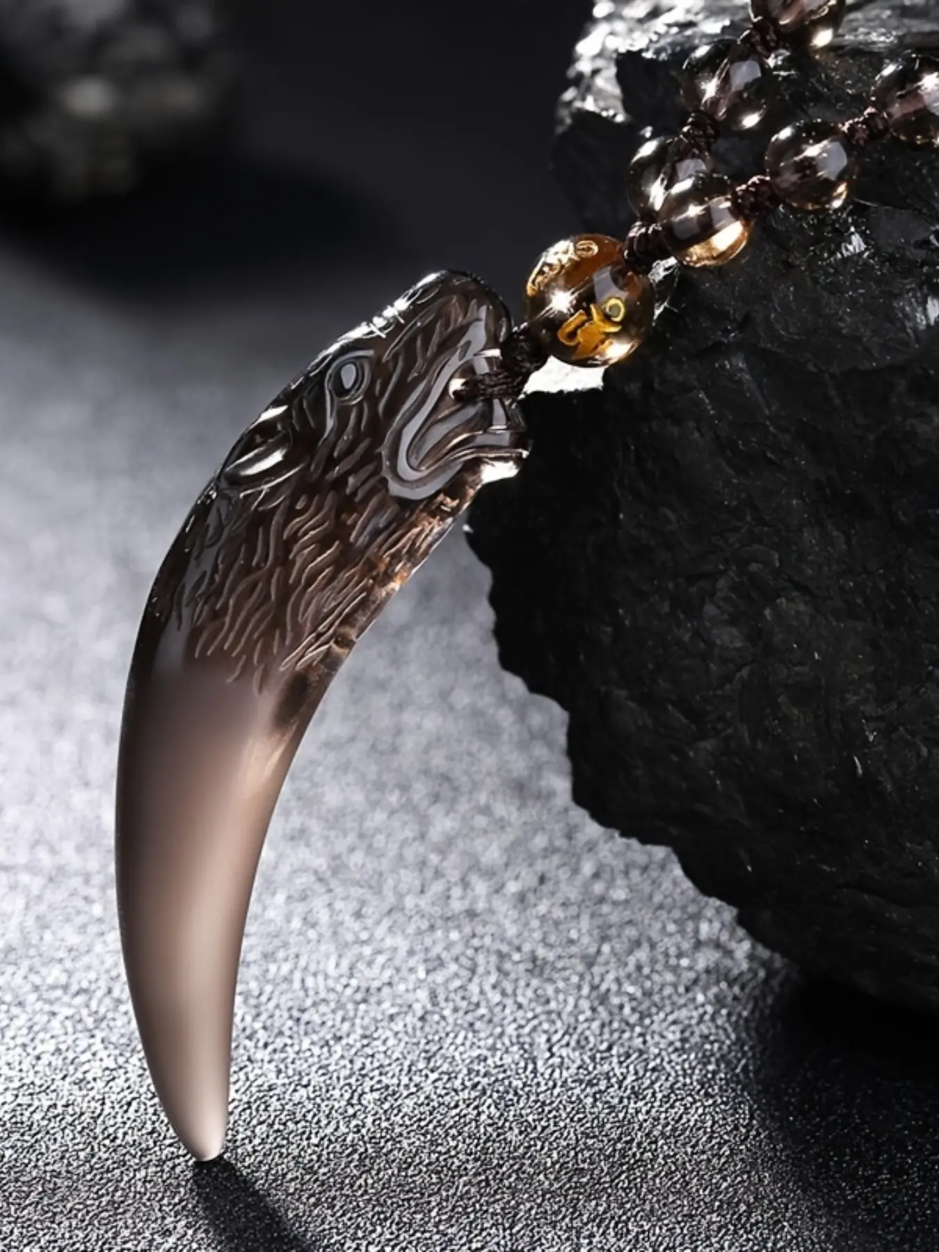 Natural Obsidian Ice Stone Wolf Tooth Pendant Necklace, Unisex Sweater Chain Jewelry, Stylish Accessory for Men and Women