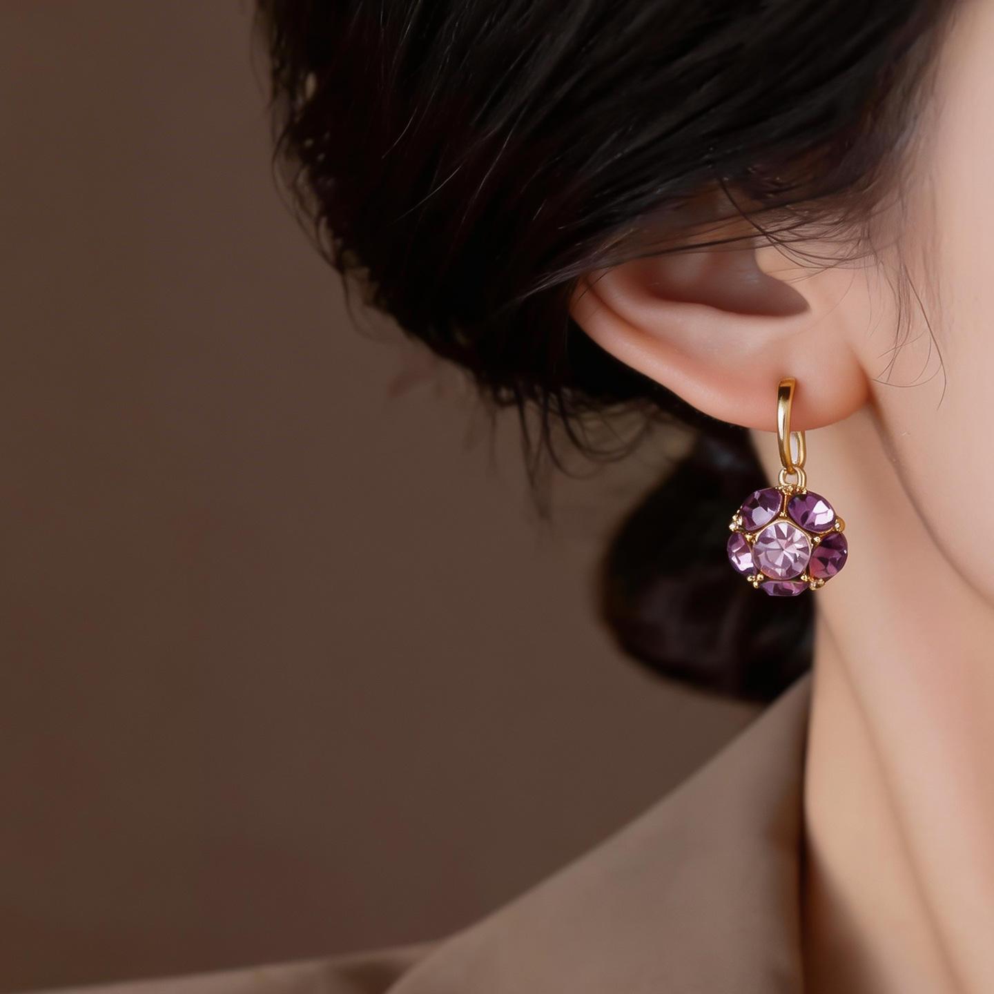 Vintage Diamond-Studded Flower Cluster Earrings, Luxurious and Sophisticated Ear Clips DDES0794, Elegant and Exquisite Women's Earrings, 14K Gold-Plated