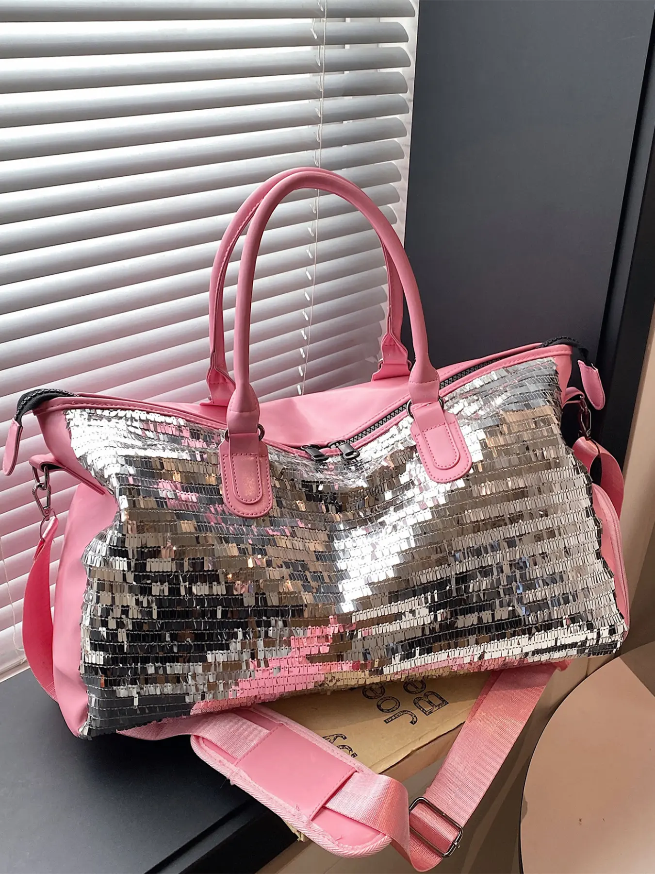 1Pc Silver Sequin Weekend Duffle Bag Contrast Pink Edge Decor Dual Hand Straps Removable Wide Shoulder Strap Spacious Fashion Hand Purse For Ladies Gym Gathering Weekend Casual Matching