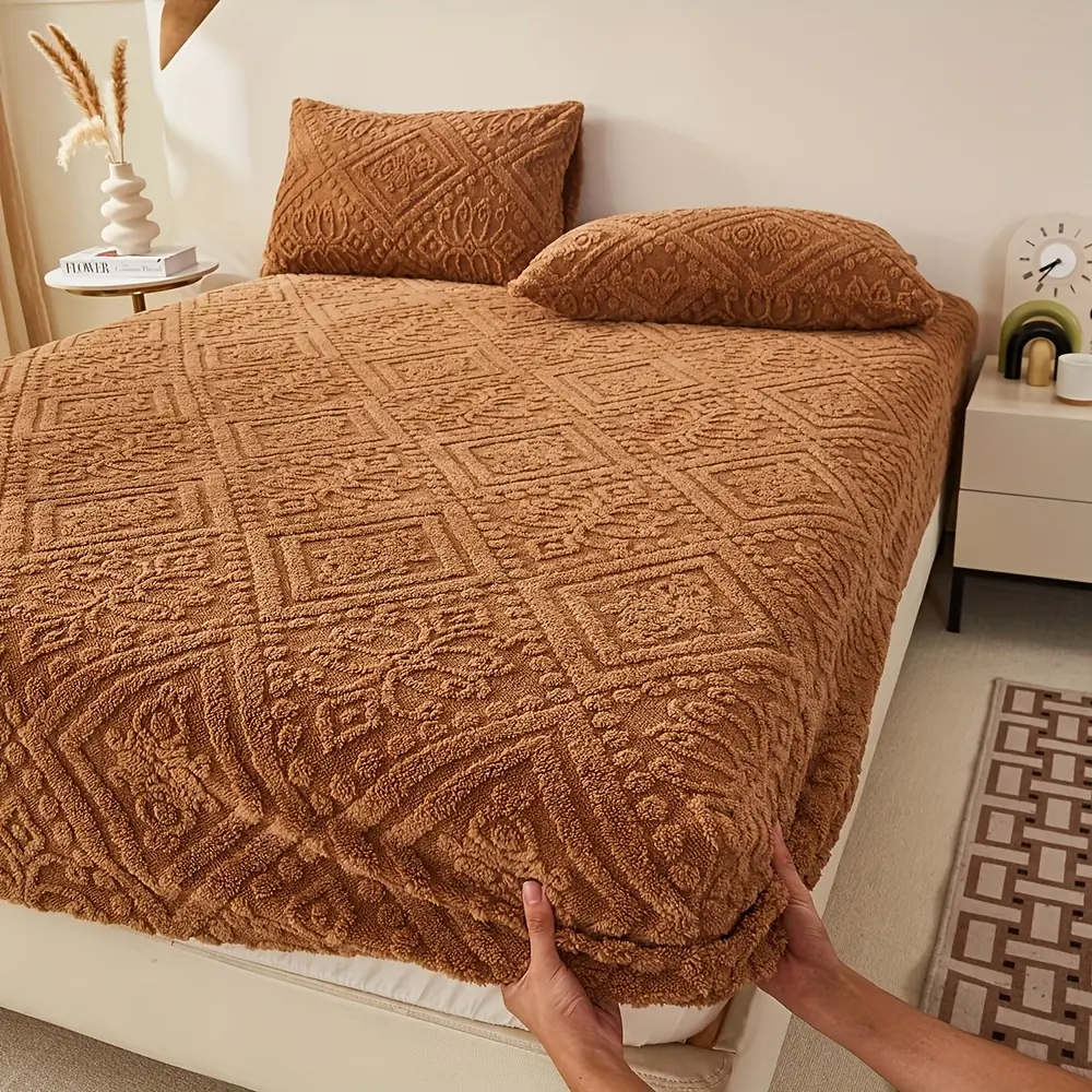 1pc Flannel Fitted Sheet  Soft Warm 12" Deep Pocket Bottom Sheet, Suitable for Fall/Winter, Secure Mattress Coverage, No Pillowcases