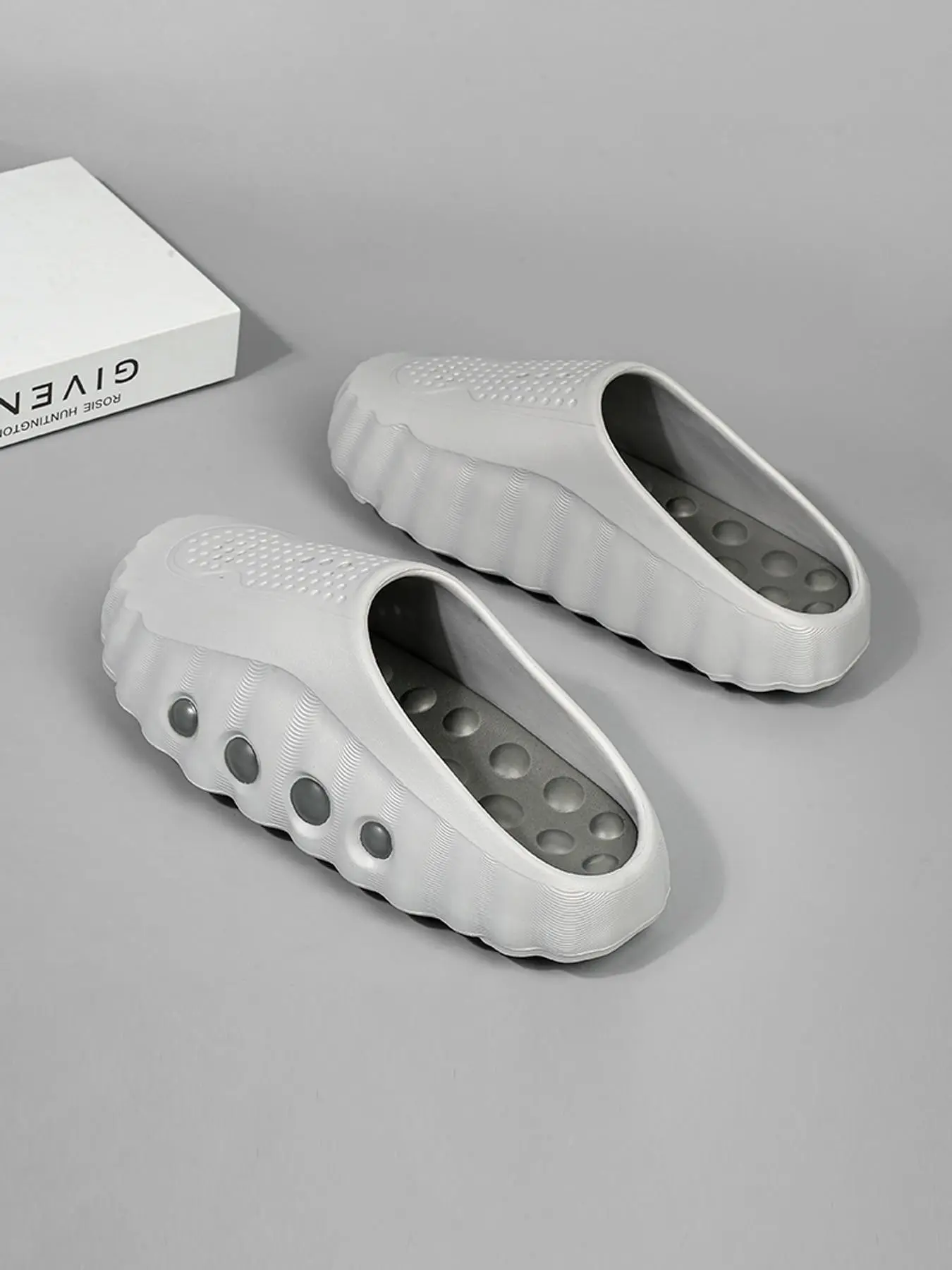 Men Acupressure Hole Clog Shoes, EVA Massage Raised Dot Sole Closed Toe Slip On Hollow Breathable Garden Clogs, Non-slip Soft Cushion Footwear, Relieve Foot Fatigue, Suitable For Indoor Bath, Outdoor Beach, Pool, Daily Casual Wearing, Slip ons Slippers