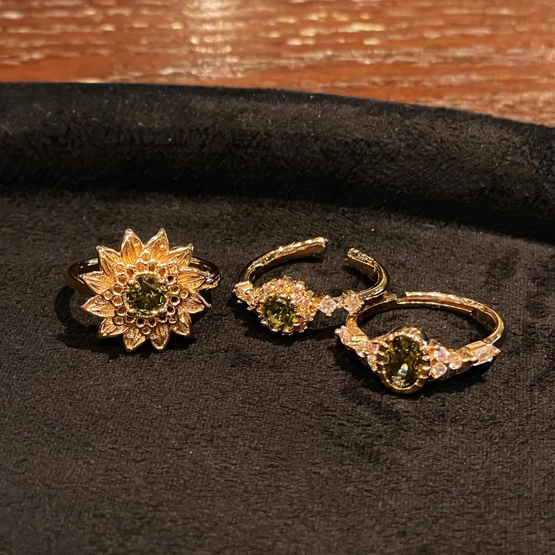 Fashionable and trendy sunflower vintage French retro light luxury high-end exquisite ultra-shiny accessory green diamond zircon gemstone open ring gift