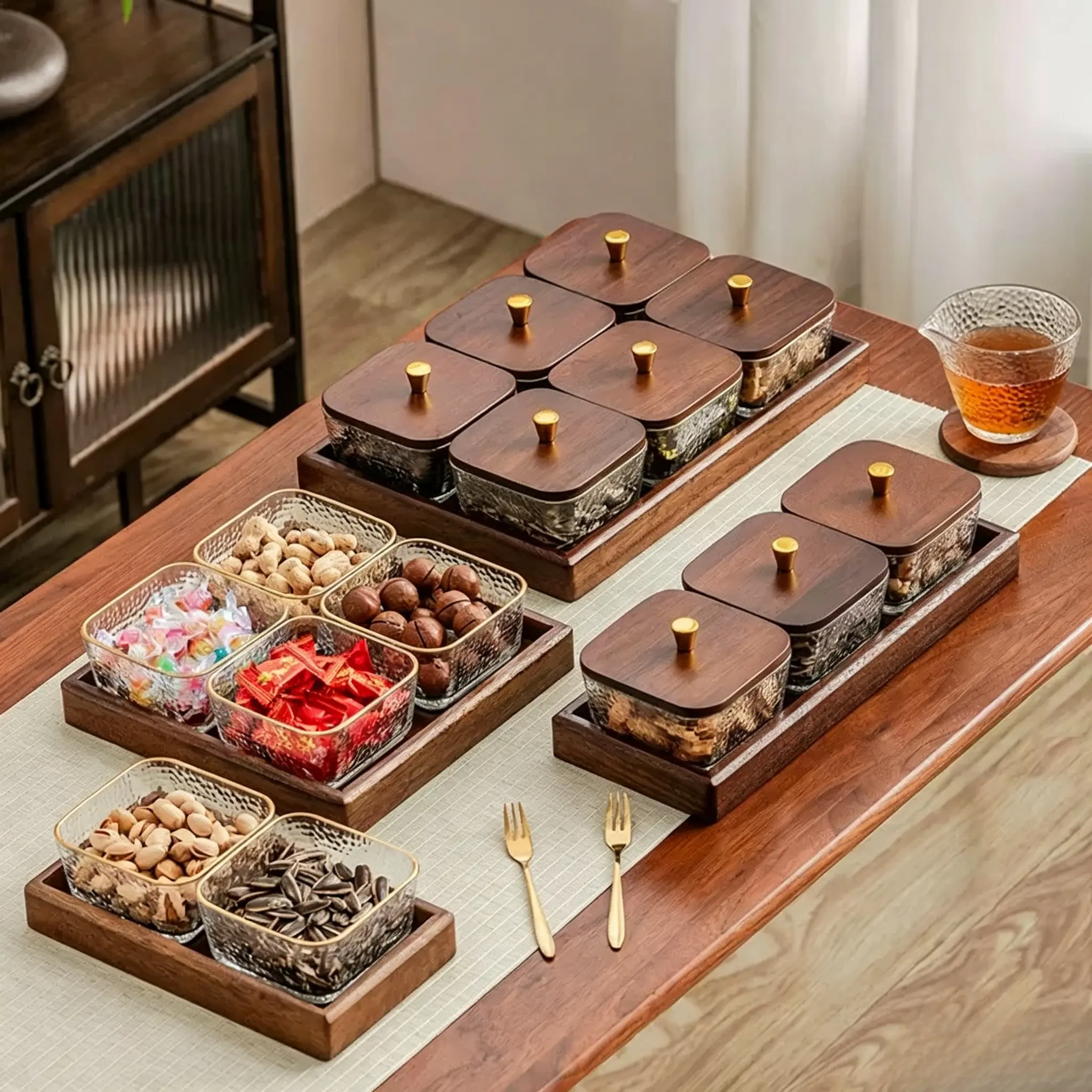 Home Supplies 4-Piece Glass Snackle Box Organiser Set - 10 x 10 x 5 cm Walnut Wood Tray, Lidded Divided Trays, Hammered Bowl, Indoor Kitchen Container for Casual Gatherings, Wedding Entertaining