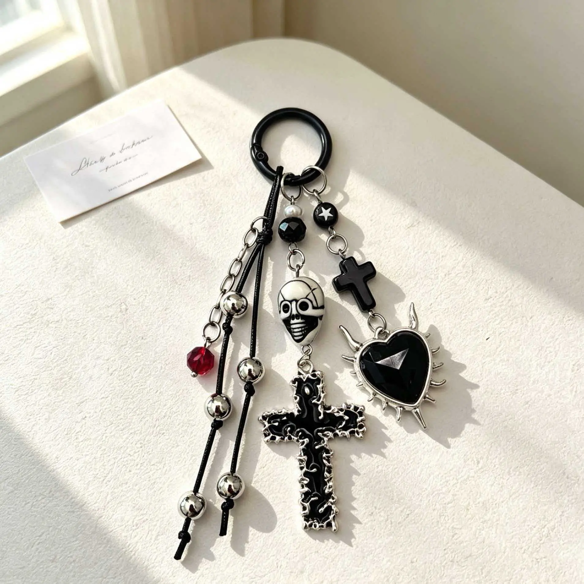 Dark Skull & Cross-Heart Keychain – Punk-Style Charm, Sweet-Cool Y2K Backpack Accessory