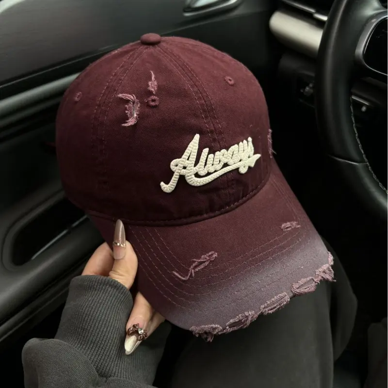 American retro large-head-size distressed vintage burgundy baseball cap for women, versatile duckbill cap with lettering that makes the face look smaller