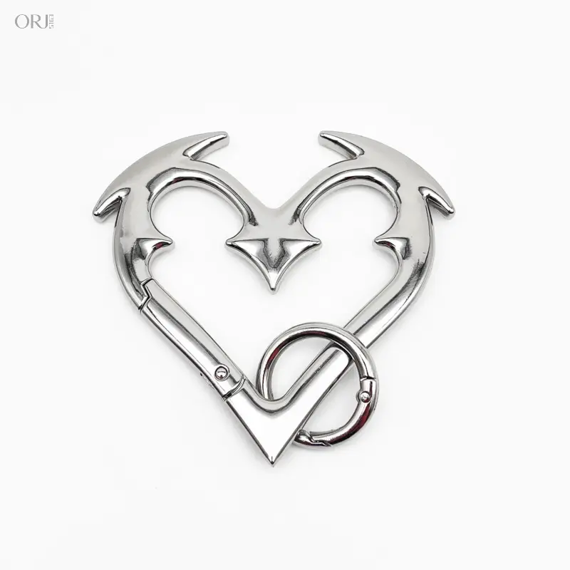 Gothic Heartbreaker Heart Shaped Metal Carabiner Keychain, Heavy Duty Zinc Alloy Clip Charm, Bold Statement Fashion Accessory, Trendy Dark Aesthetic Ornament For Keys Backpack Crossbody Bag Outfit Matching