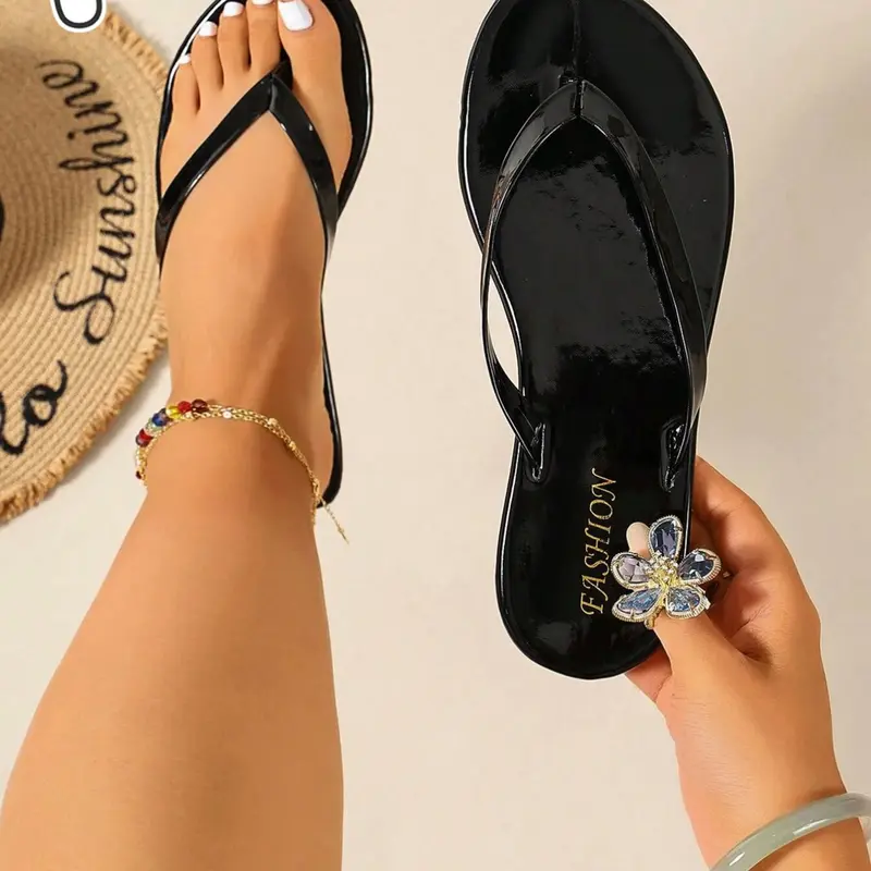 Women's Wide-Fit Flat Pu Leather Sandals, Shiny Summer Fashion Comfortable Round-Toe Slippers, Ideal for Beach, Travel, Parties & Home