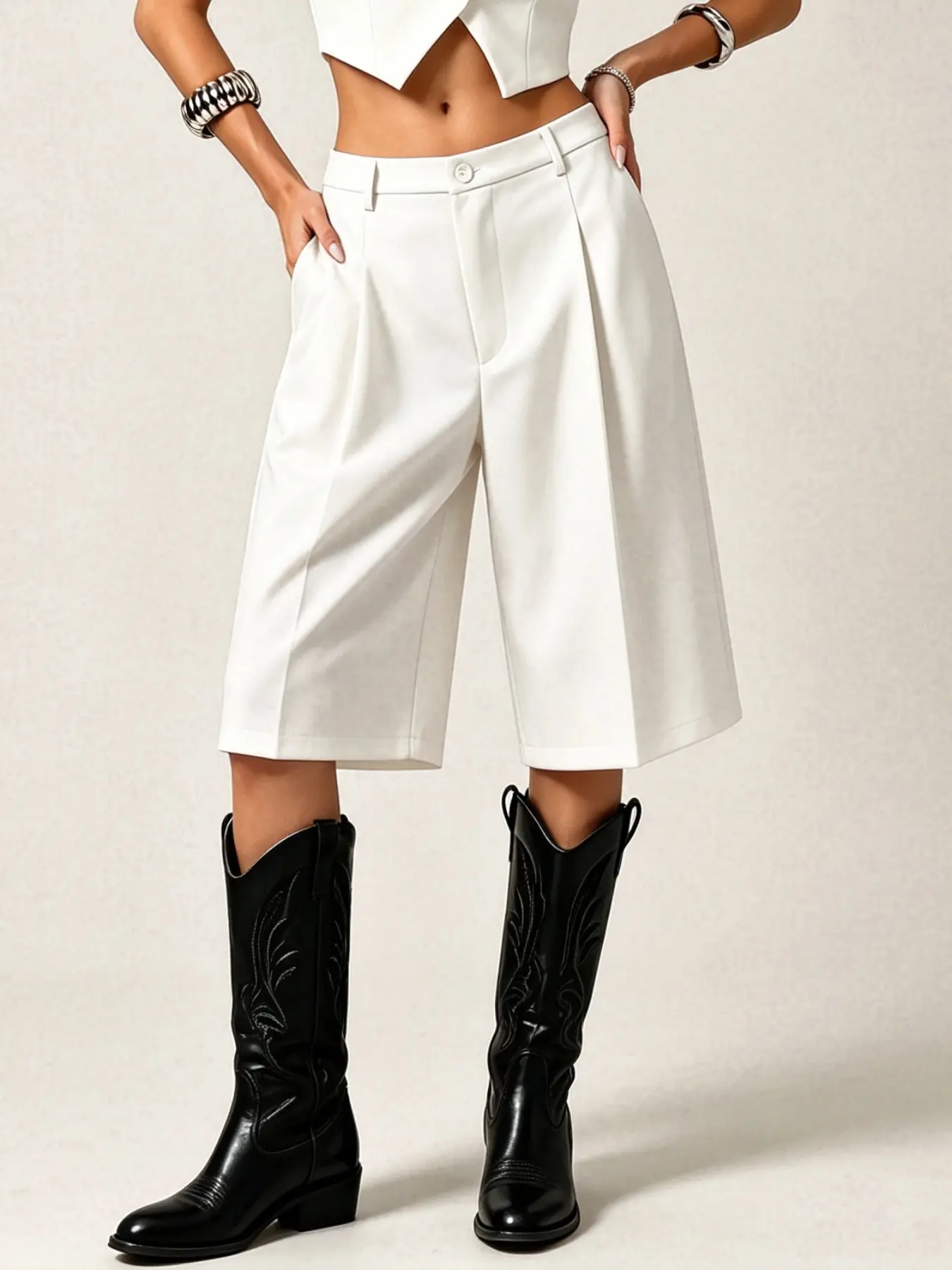 D2506 That Girl Clean Fit Women’s High Waist Knee-Length Shorts, Minimal Center Pleat Wide Leg Culottes With Functional Side Pockets, Trendy Street Bottoms for Commute, Dates & Festival Outfits.