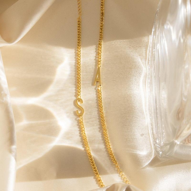 Large Letter Bracelet by Caitlyn Minimalist - Custom Curb Chain Initial Charm Bracelet in Gold - Statement Jewelry - Personalized Gift for Her.