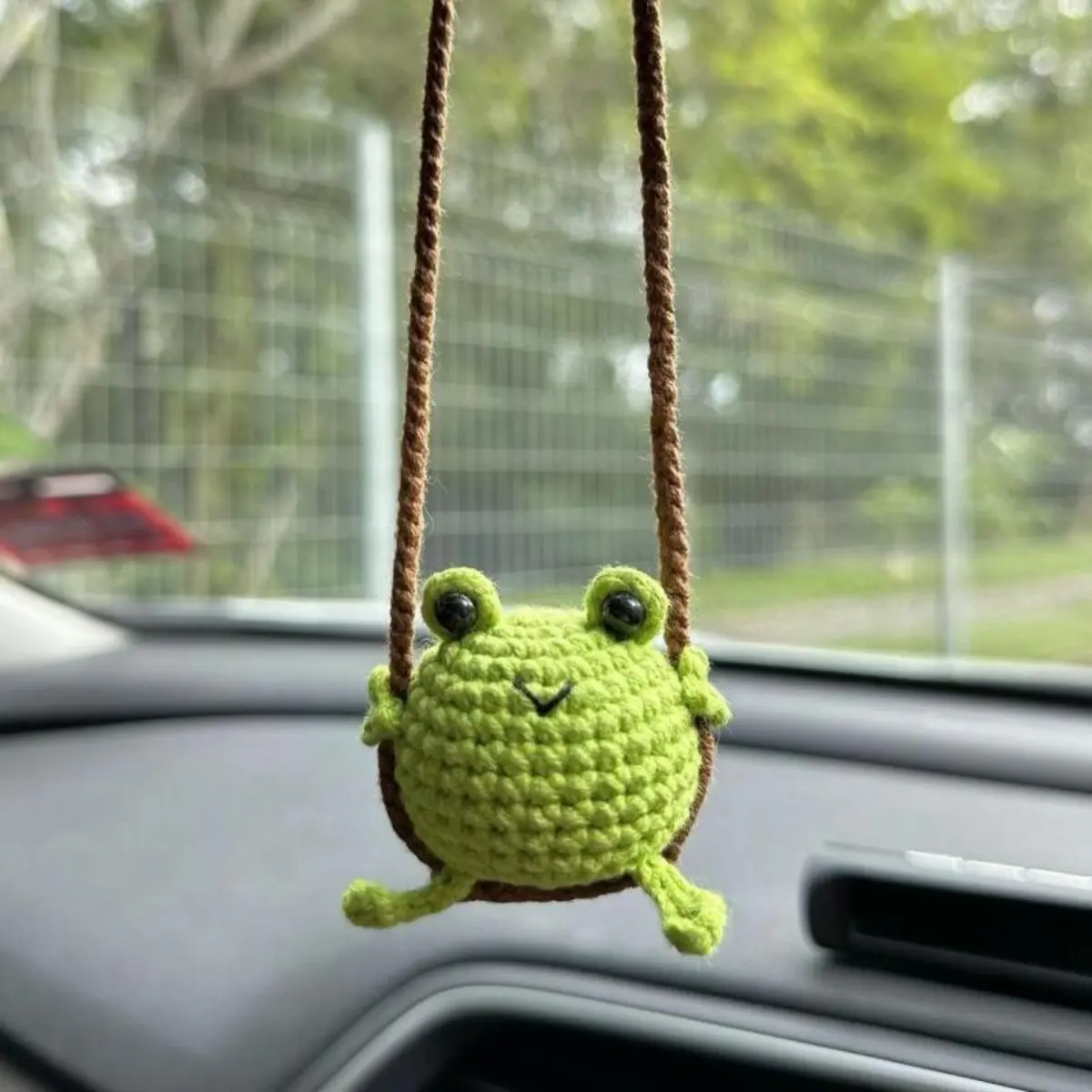 1Pc Mini Adorable Crochet Frog Swing Ornament Handmade Green Smiling Frog with Braided Rope for Car & Home Decor Gifts 1.77inch