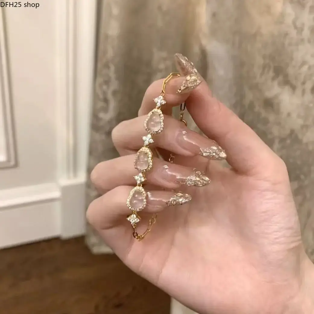 Women's Clear Rhinestone Chain Bracelet, Gold-Tone Minimalist Tennis Style with Sparkling Stone Detail for Daily Wear, Parties and Evening Outfits