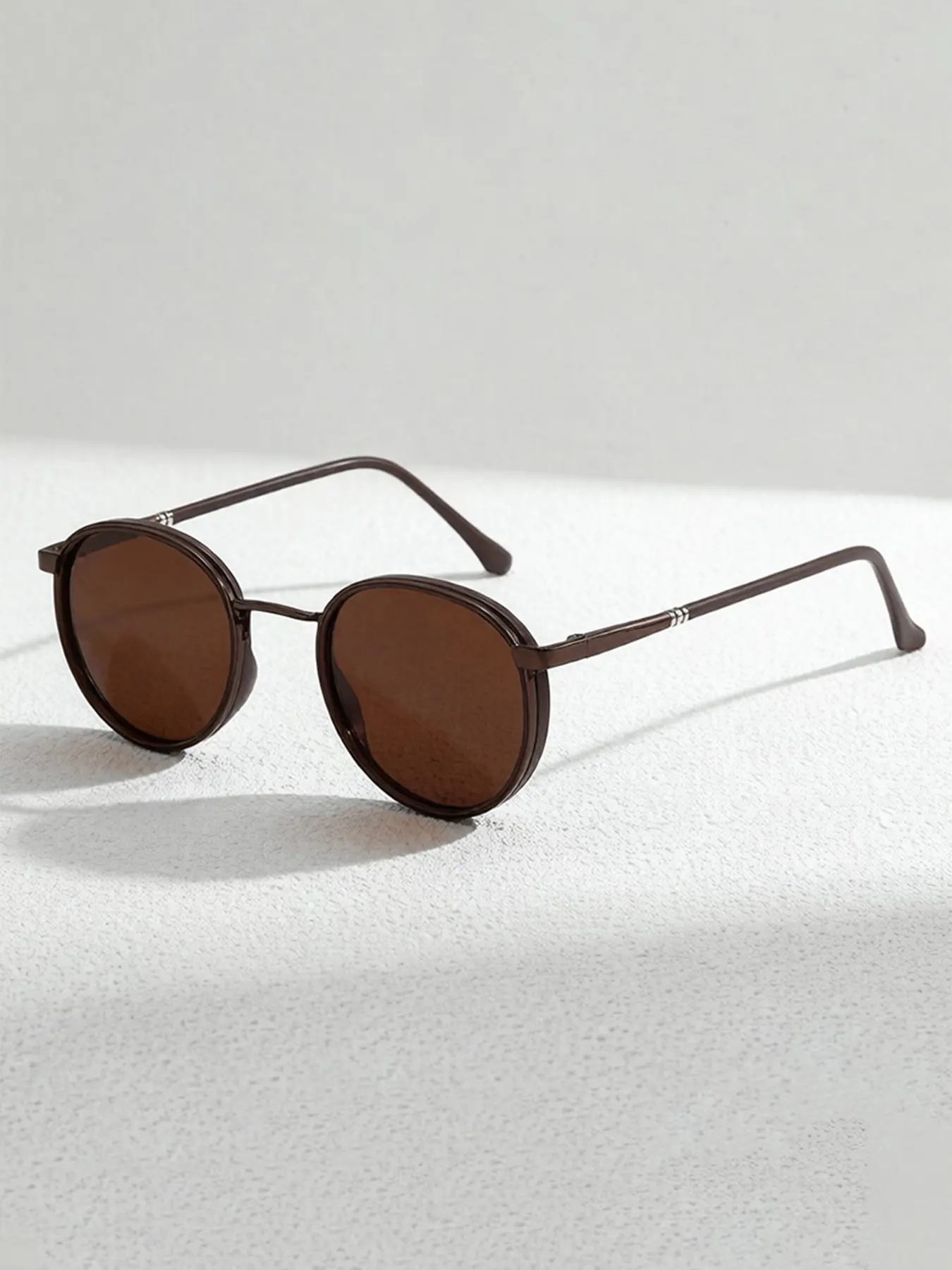 Unisex Sunglasses for Men Women,  Vintage Hippie Eyewear with Case, Comes with glasses case, suitable for daily use, vacation travel, and an excellent choice for gifts