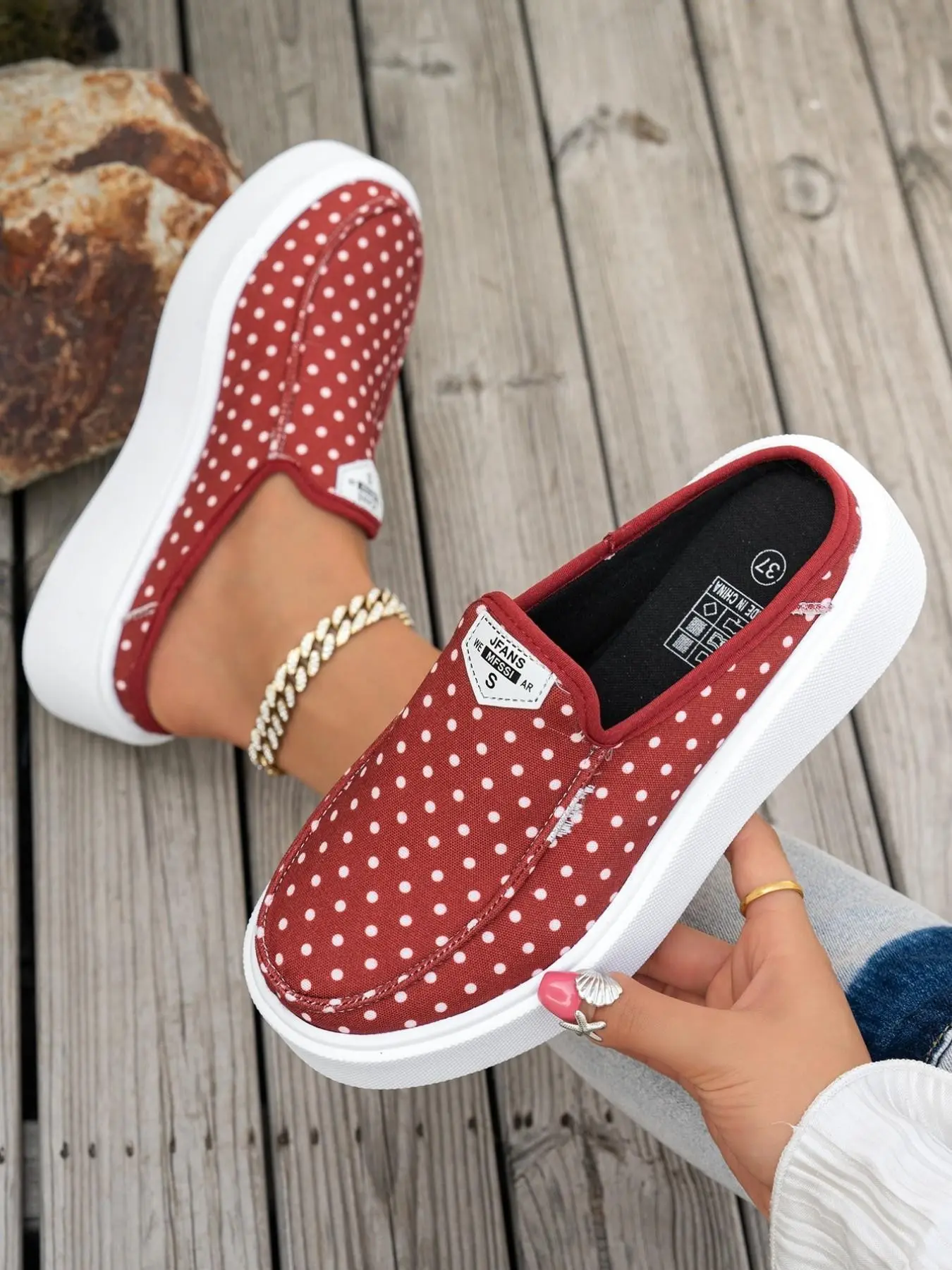 New Women's Fashion: Dots, Dots, Dots, Colorful Milk-Colored, Stylish and Versatile Clothing