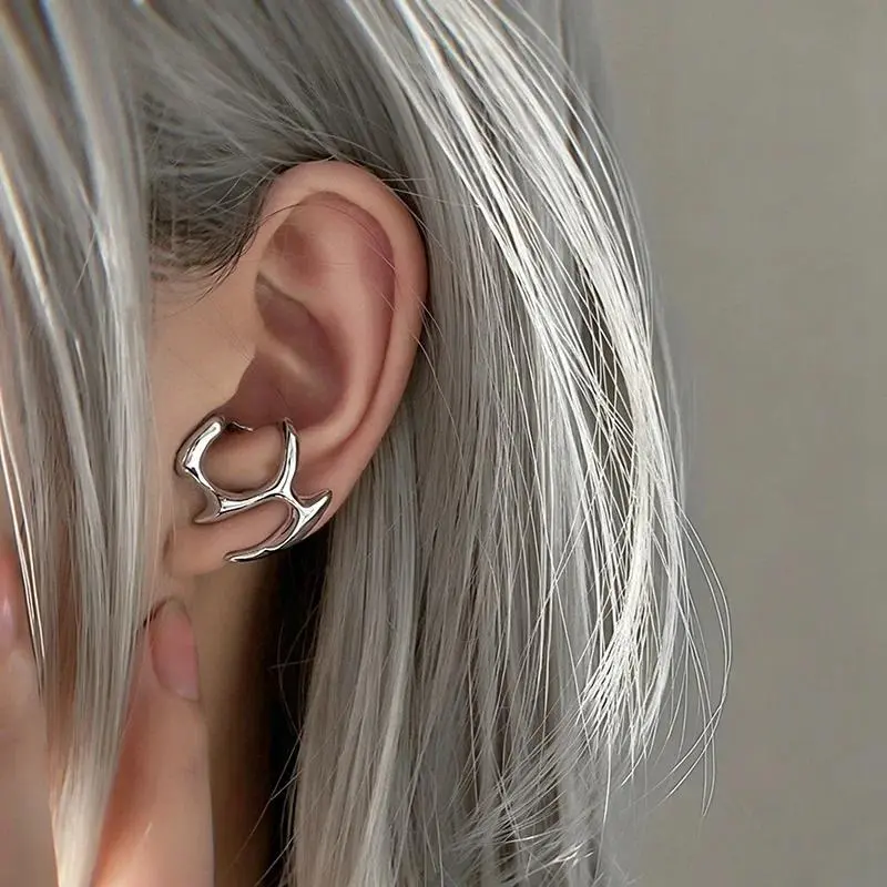 Cyberpunk Liquid Metal Stud Earrings Curved Piercing Jewelry Futuristic Silver Spikey Conch Stud Gothic Grunge Unisex Stud