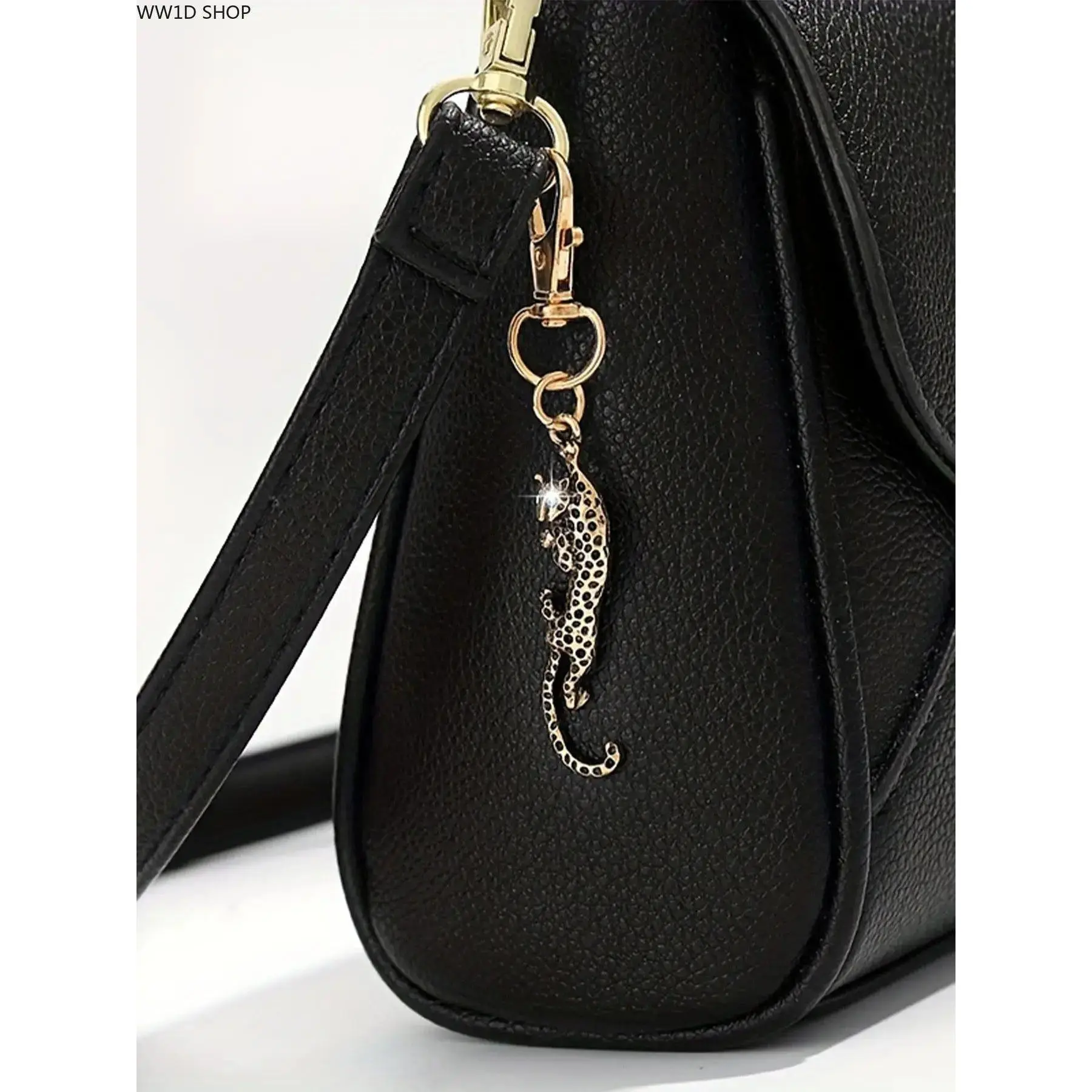 Vintage Leopard Animal Head Pendant Keychains with Rhinestone Eyes - Trendy Bag Charms for Handbags, Purses, and Bag Decoration, Leopard Print, Handbag Charm, Metallic, Adults, Accessory Hook Keychains, Backpacks, Charm Detail Keychains