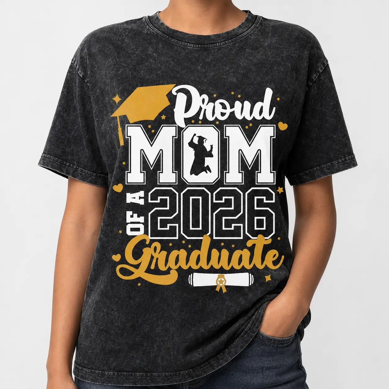 Class of 2026 Graduate T-Shirt - Proud Mom of a 2026 Senior, Unisex Short-Sleeve Shirt with 2025-2026 Graduation Design, Round Neck for Promotion Parties & & Gown Events (Machine Washable)