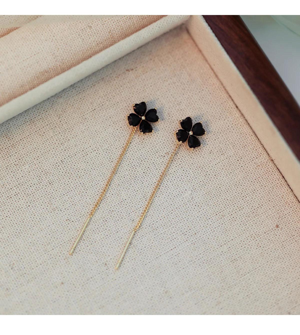 Fashionable black four-leaf clover lucky tassel earrings for women, light luxury design, new stylish ear accessories, gift for women