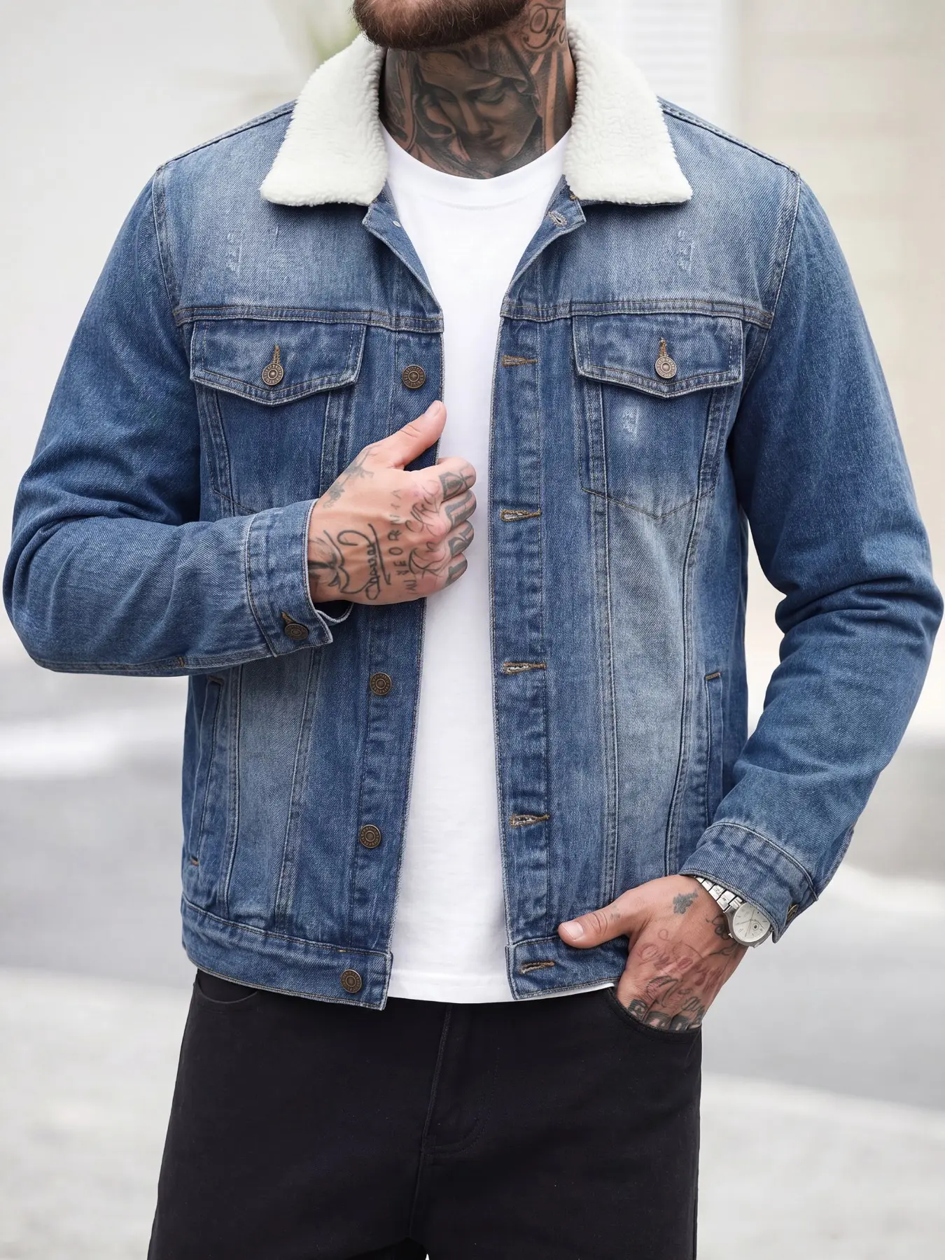 Spring and Autumn Men's Turn-Down Collar Denim Jacket, Casual Fashion Outerwear, Suitable for Parties, Outings, Vacations, Commuting, and Work Wear