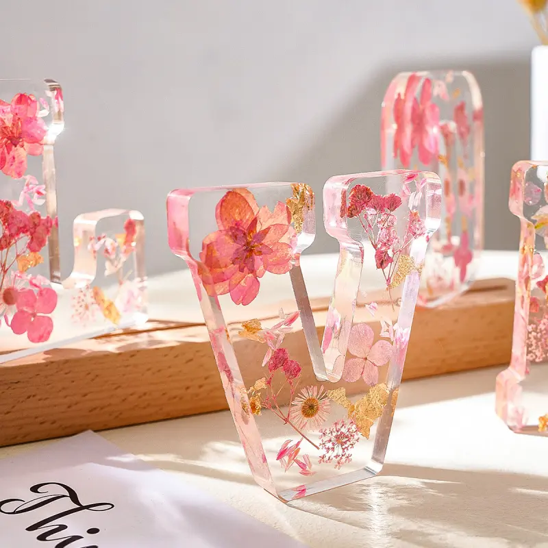 Transparent Resin Floral Letter Decor, Real Dried Flower Embedded Initial Ornament, Elegant Aesthetic Desktop Statue for Living Room Home Table Decoration