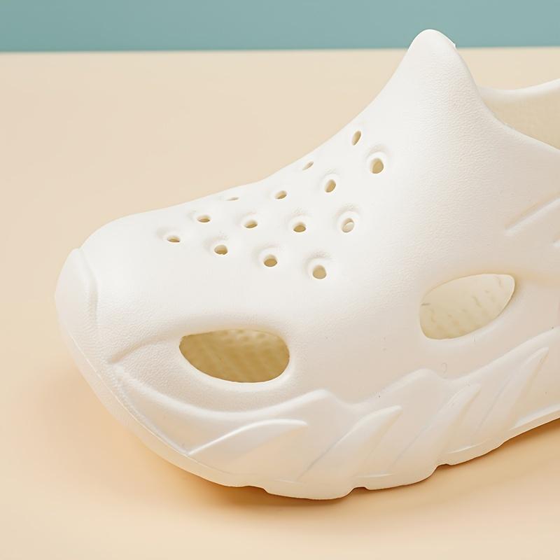 New summer breathable soft-soled boys' outdoor casual sports shoes, slip-resistant and durable, suitable for older children as beach flip-flops