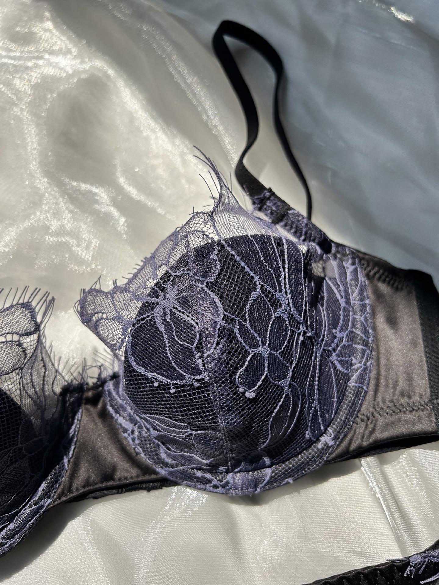 French Lace Sexy Cut-out Lingerie Women's Bra Set with Elegant Design and Comfortable Fit