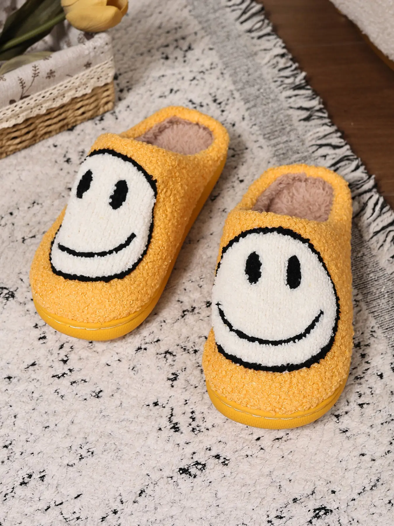 Women's Classic Smiley Face Plush Slippers, Warm Thickened Non-Slip Soft Sole, Cute Versatile Indoor Outdoor Footwear, Fall Winter Comfort