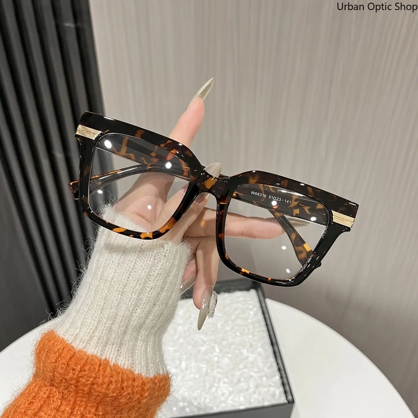 XUH Womens Tortoiseshell Square Glasses - Decorative Flat Lens Frames, Stylish Sunglasses Lightweight Fashion Frame for Daily Wear