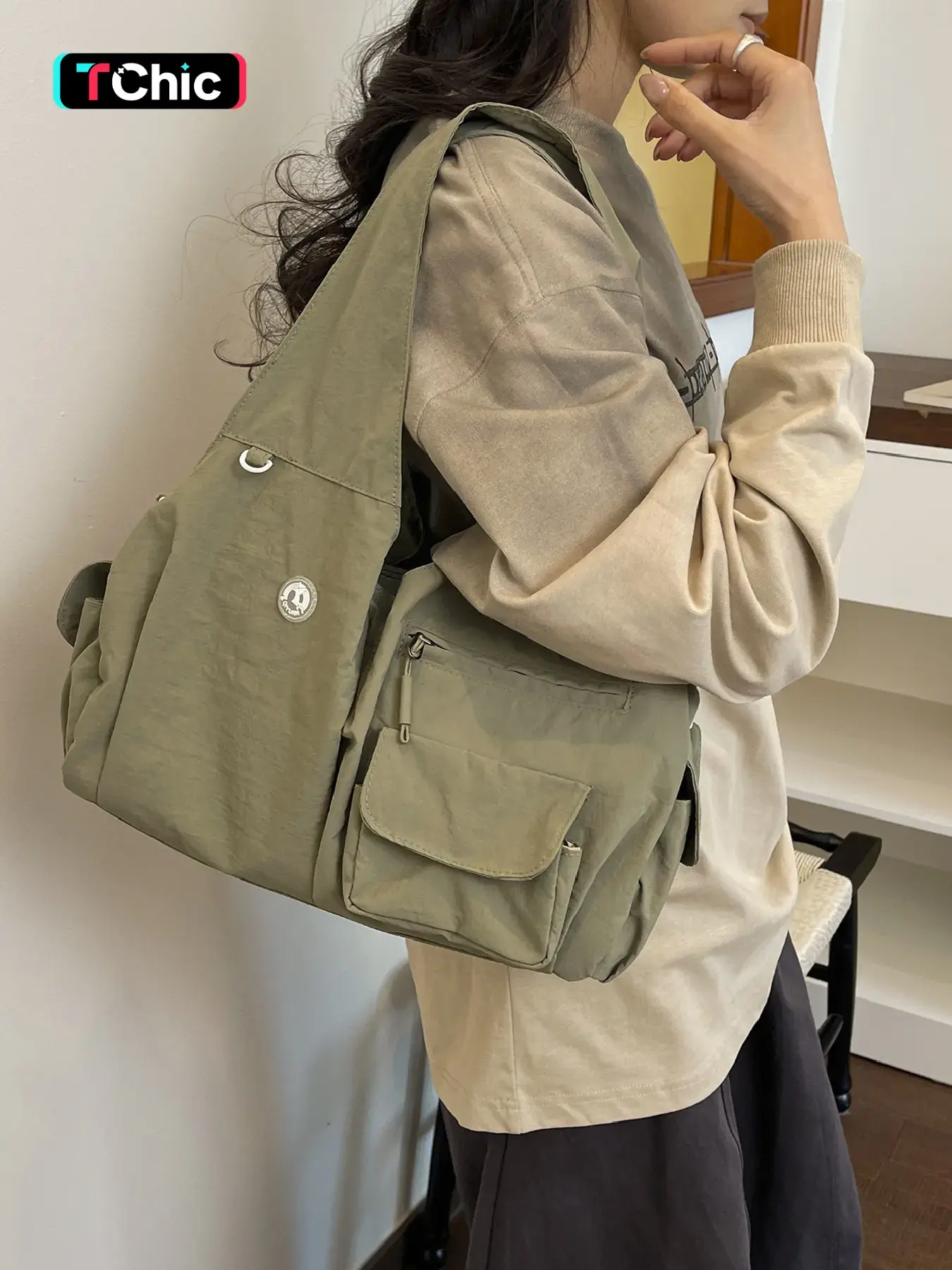 Multi-pocket functional large capacity tote bag; lazy style minimalist casual shoulder bag; layered storage structure for organized storage of miscellaneous items; widened ergonomic shoulder straps prevent slipping loose body fits tablets and water bottle