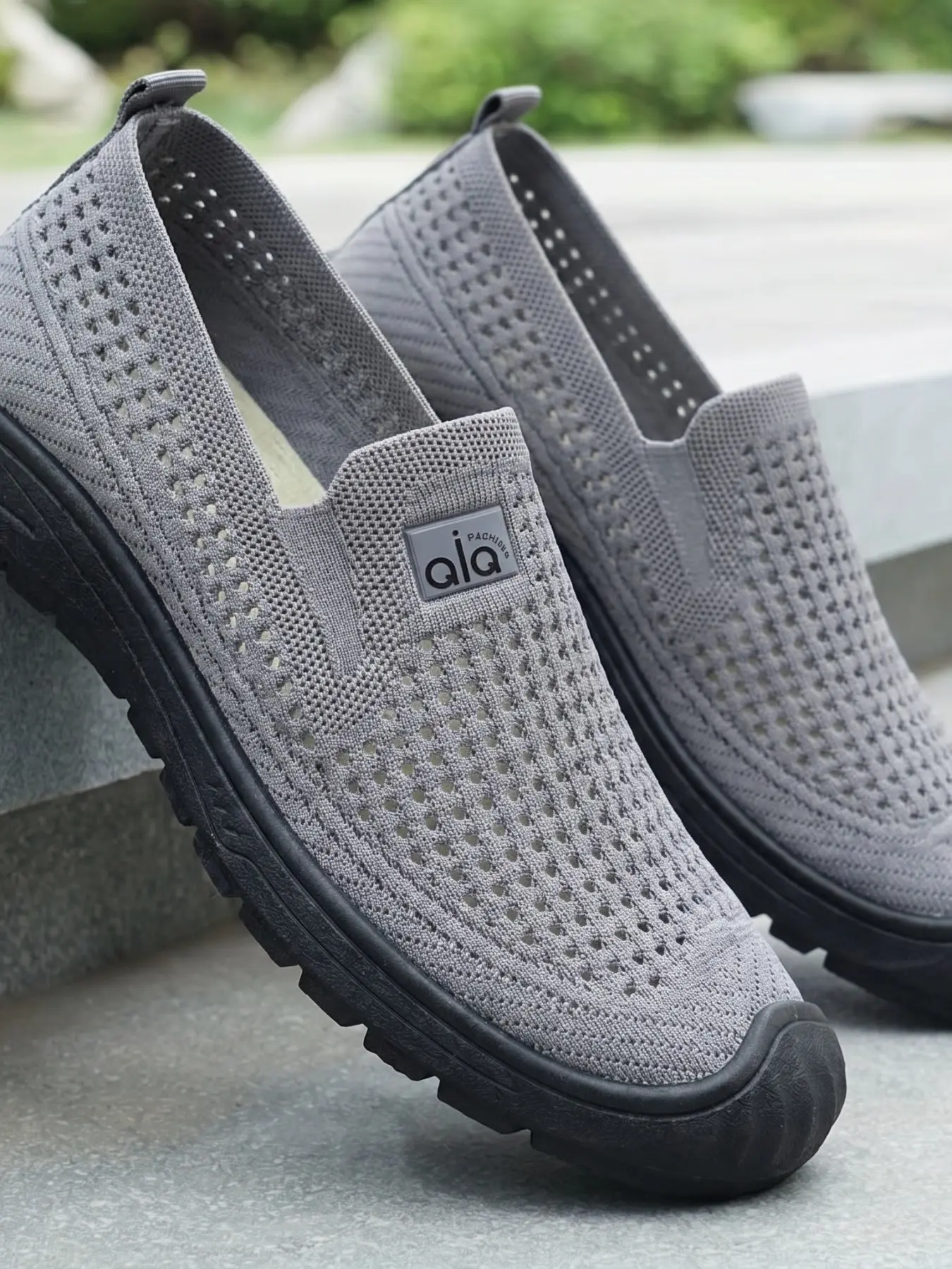 Men's Breathable Slip-On Shoes, Comfortable Anti-Slip Laceless Sneakers, Lightweight Textile Footwear for All Seasons