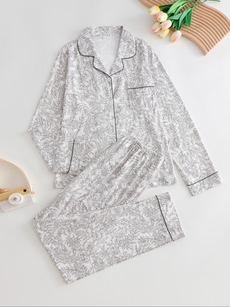 Two-piece pink ladies' pajama set with full-color prints. Button-front collar shirt and elastic waist pants pajama. Casual and comfortable collar long-sleeved top and long pants pajama set. Ladies' pajamas for spring and autumn.