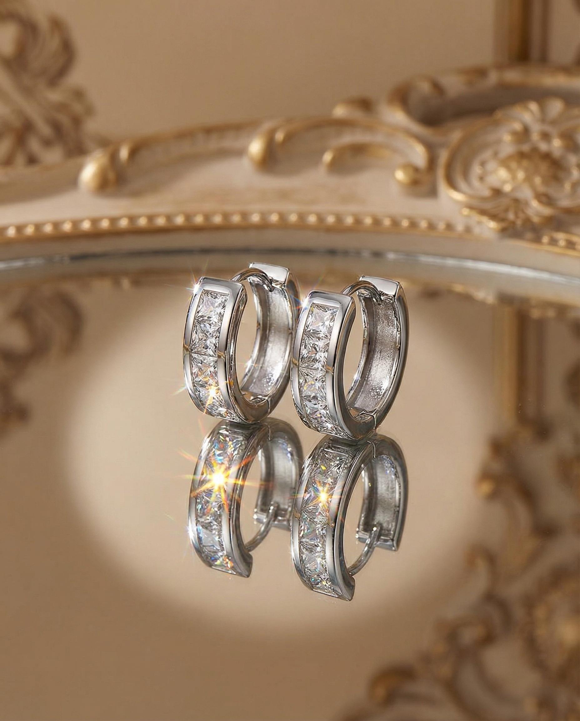 High-quality Brilliant Zircon Earrings Finely Crafted Clear and Sparkling Enhances Face Shape Adds Elegance Ideal for Parties and Gatherings Simple Versatile Design Thoughtful Gift