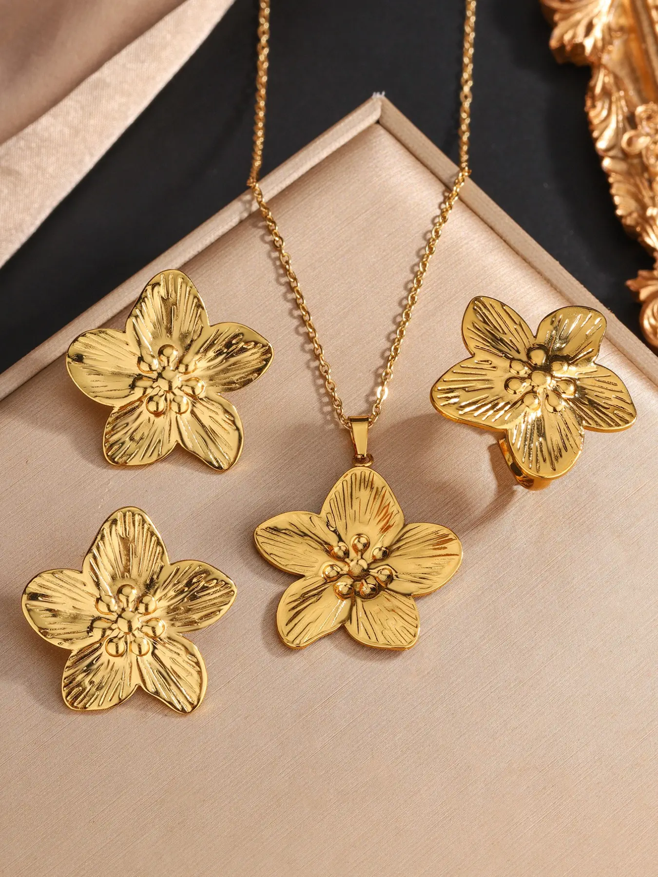 4-Piece Vintage Floral Jewelry Set, Stainless Steel Necklace Earrings Ring, Casual Daily Wear Gift Set