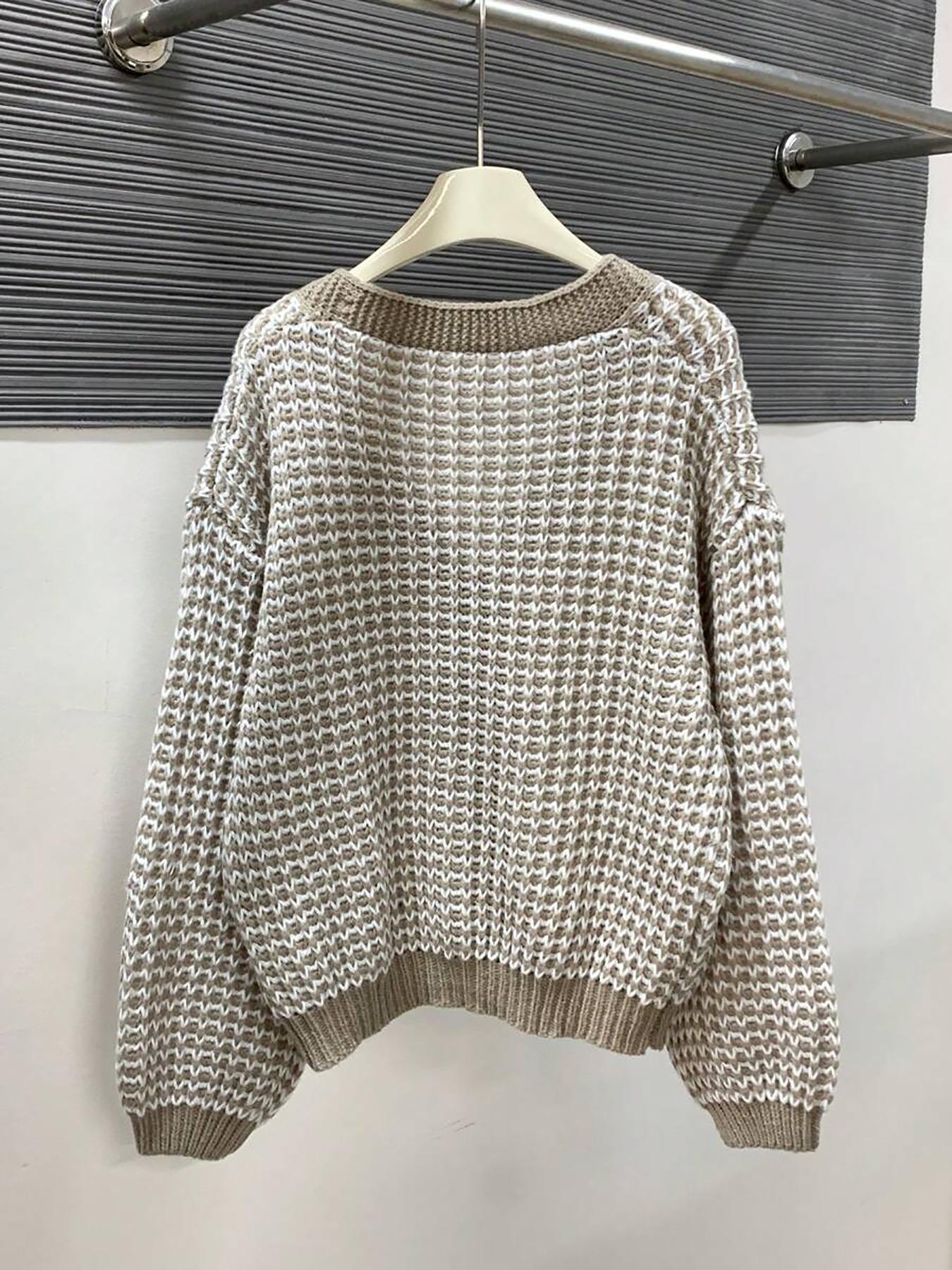 Women's V-Neck Long-Sleeve Sweater Cardigan, Thick Knit Loose-Fit Colorblock Design, Casual Fashion Outerwear for Fall and Winter