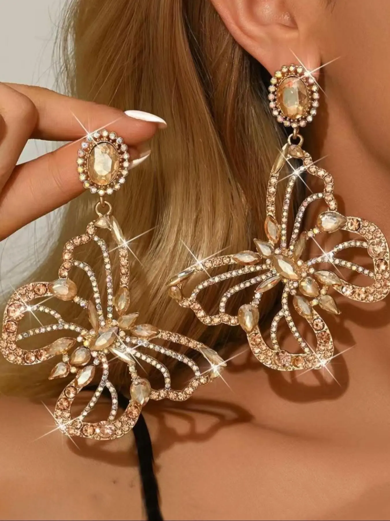 1 pair of sparkling and gorgeous rhinestone butterfly earrings, ladies' exaggerated and personalized butterfly shaped large pendant earrings, holiday party celebration themed earrings
