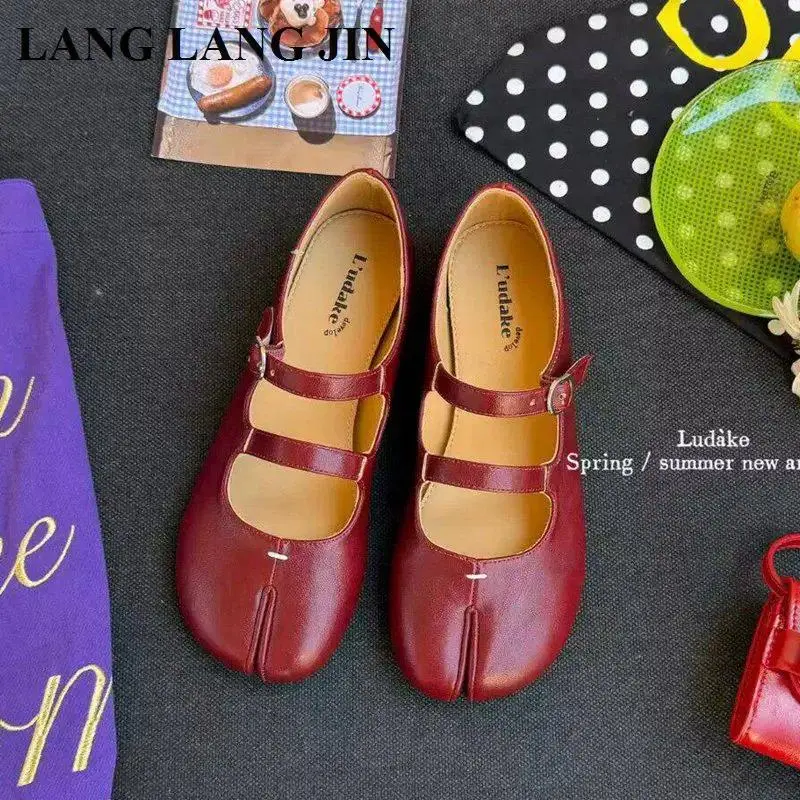 Women's Vintage Tabi Split-Toe Mary Jane Flats - Soft Buckle Strap Ballet Shoes, Polyester, Retro Burgundy Black Sliver Red, Casual Daily Fashion Footwear, Clothes, Classy, Flat Heel (1 Cm Or Less)