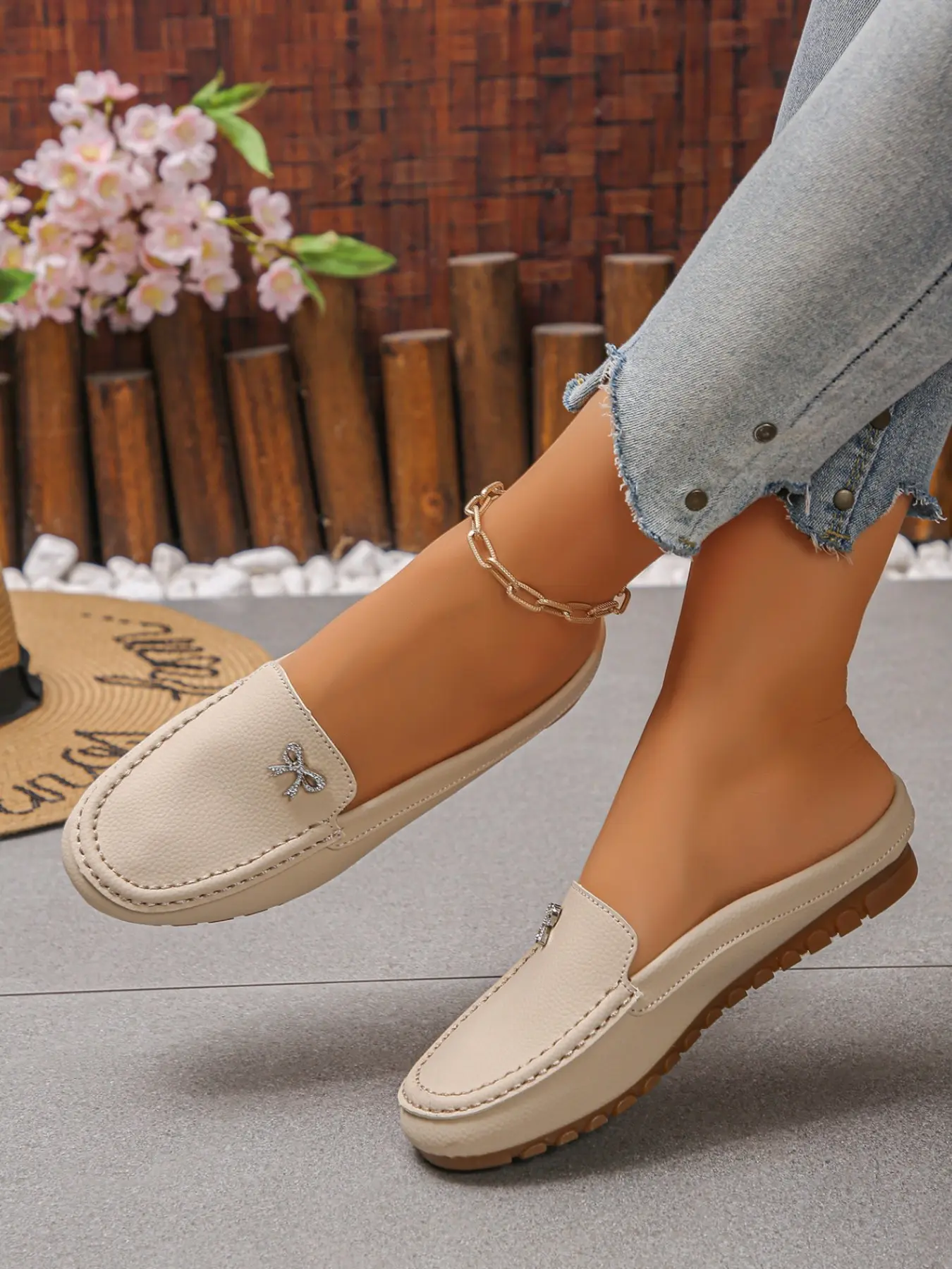 2026 New Arrival, Bow Detail Closed Toe Backless Loafers, Soft PU Breathable Upper, Flat Non-slip Bean Sole, Easy Slip On Design, Comfortable Wear-resistant, Flat Shoe Style Women Fashion Backless Slides For Office Commute, Daily Shopping, Mom Daily Use,
