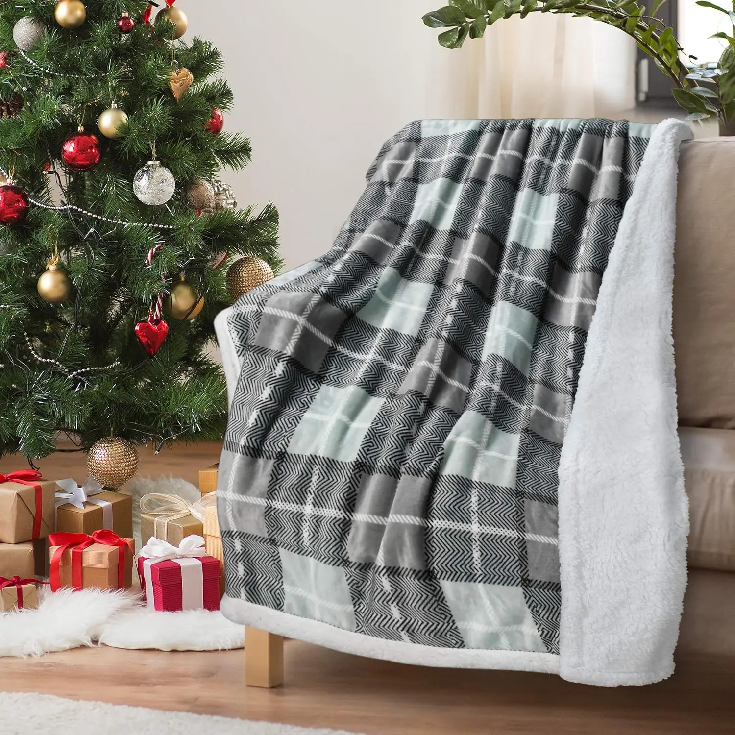 Grey Buffalo  Christmas Throw TV Sherpa Blanket 50" x 60", Super Soft Warm Comfy Plush Fleece Bedding Couch Cabin Decorative Throw Blanket Gray