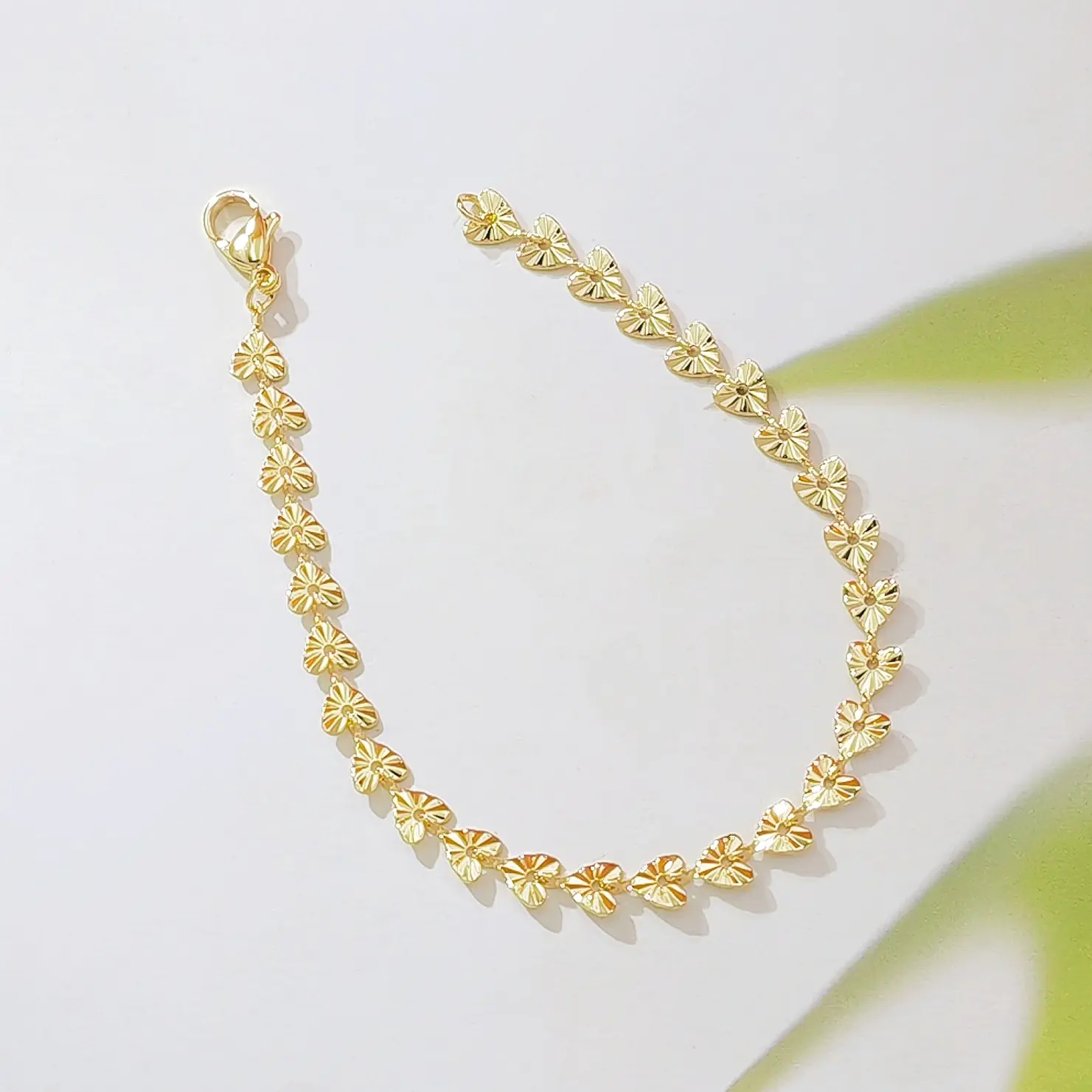18K Gold Plated Mini Sunflower Heart Link Chain Bracelet Thin Dainty Small Floral Charm Wrist Bangle Women Minimalist Daily Casual Stackable Lightweight Jewelry Gift