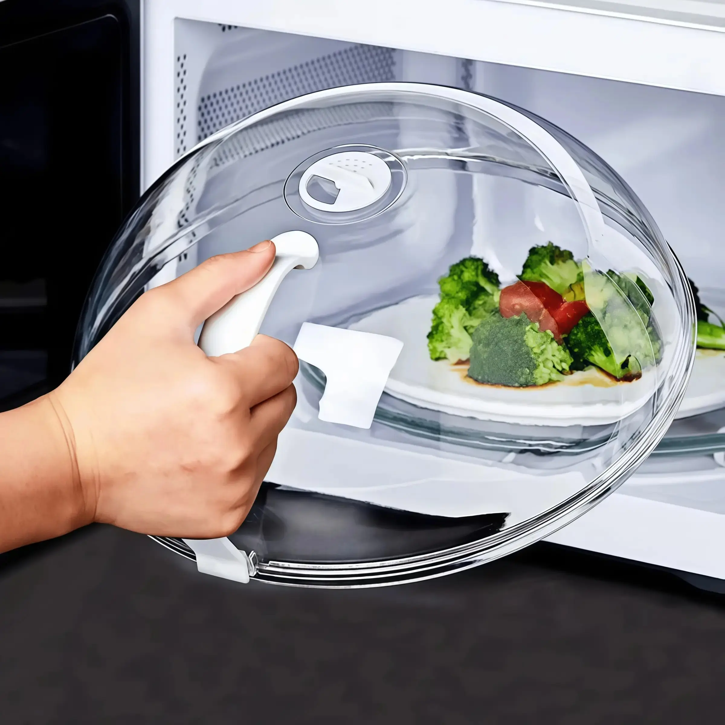 Microwave splash guard, transparent, reusable, heat-resistant polypropylene food protection cover, equipped with ergonomically designed handles, a must-have accessory for kitchens, kitchen supplies, Kitchen gadget, Kitchen Accessories