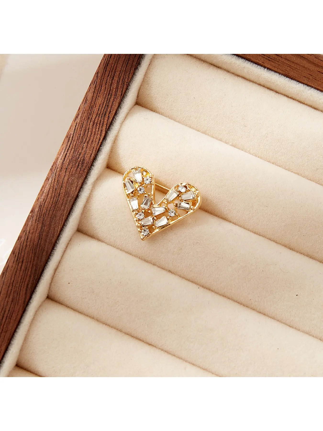 Cute Minimalist Heart Brooch, Versatile Mini Anti-Exposure Lapel Pin & Cardigan Buckle, Fashion Jewelry Accessory for Women