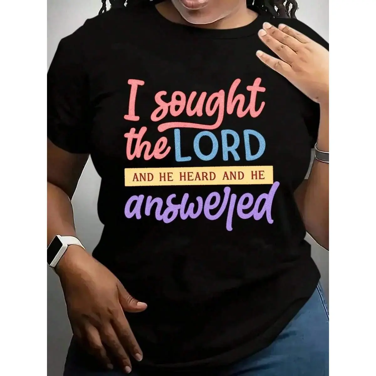 Plus-Size Women's Casual Short-Sleeve Round Neck Printed Top - Retro Fabric, "I Sought The LORD, And He Heard" Graphic, Comfortable Loose-Fit, Athleisure Sport Wear for Back to School Haul, Tops