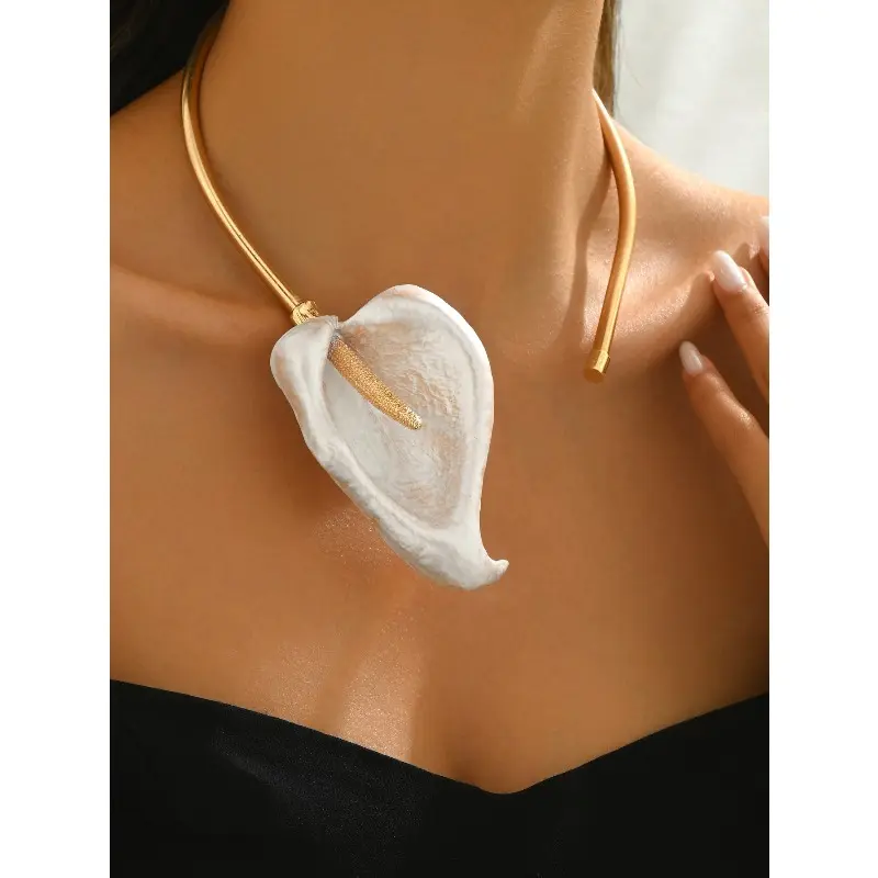 Women's Calla Lily Flower Choker – Vintage Open Cuff Statement Necklace for Party