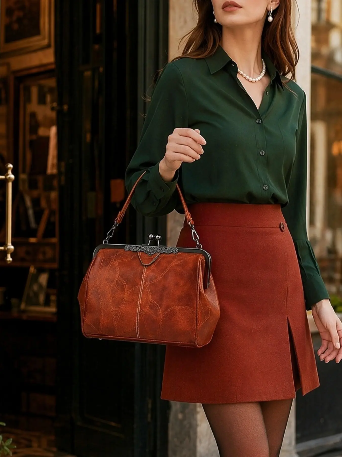 2026 Vintage Patchwork Oil Wax Leather Kiss Lock Handbag Women Retro Multi-color Shoulder Crossbody Bag Detachable Strap Large Capacity  Daily Commute Bag