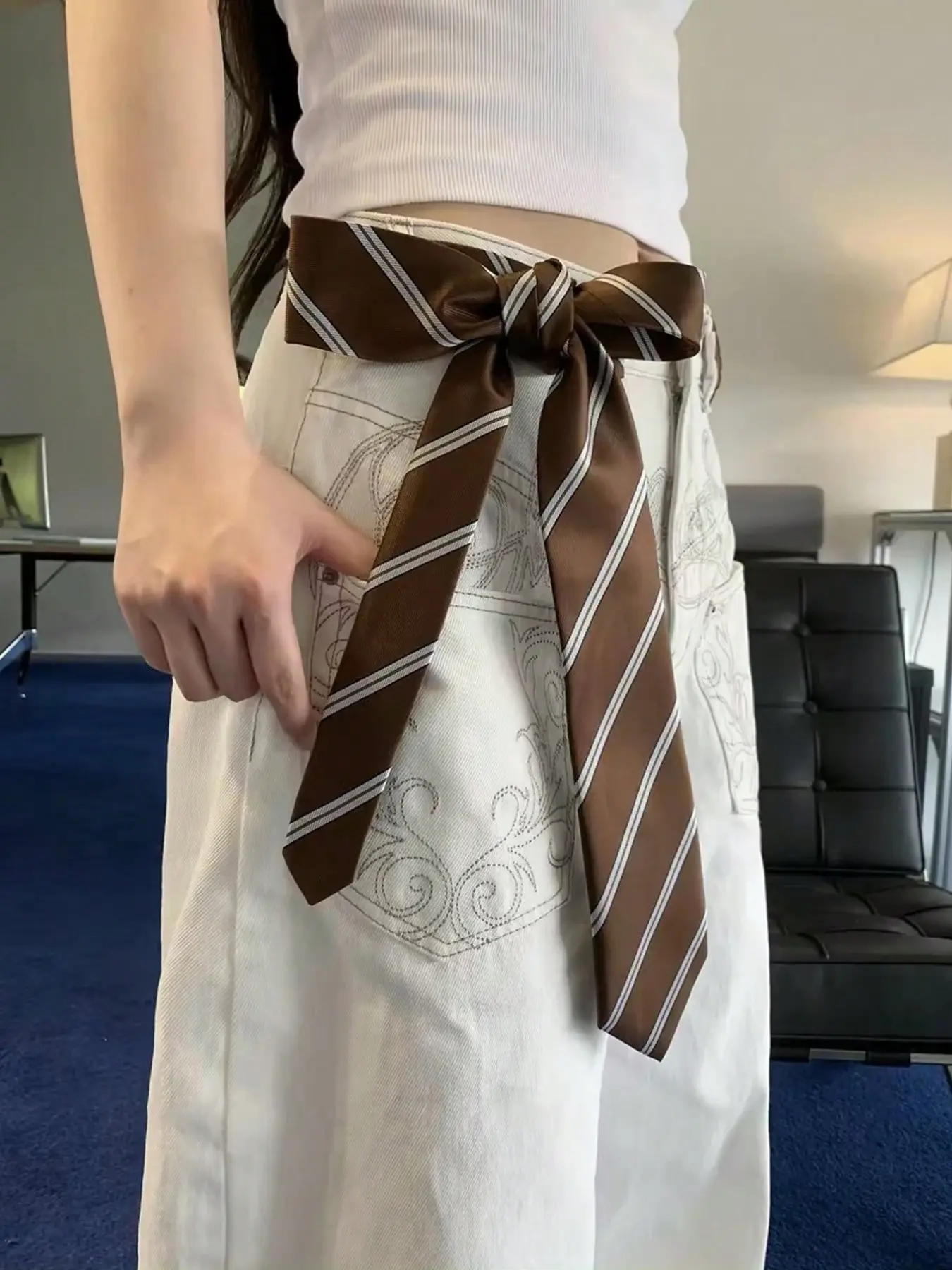 1pc Caramel Brown Striped Skinny Tie, Women's Y2K Fashion Ribbon Accessory, INS Vintage Preppy Style Long Tie, Double White Stripe Neck Tie, Multi-Way Wear as Waist Belt, Hair Scarf & Headband, Streetwear Daily Outfit