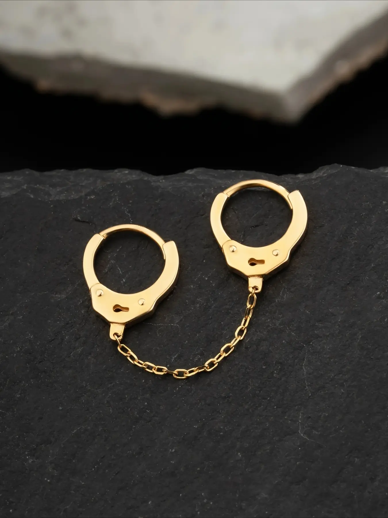 Hip-hop Punk Golden Handcuffs Linked Huggie Earrings Gothic Hip-hop Daily Party Earrings Fashion Earrings Hoop Jewelry Suitable for Both Men and Women Daily Vacation Daily Vacation Music Festival Party ，Gift for Her