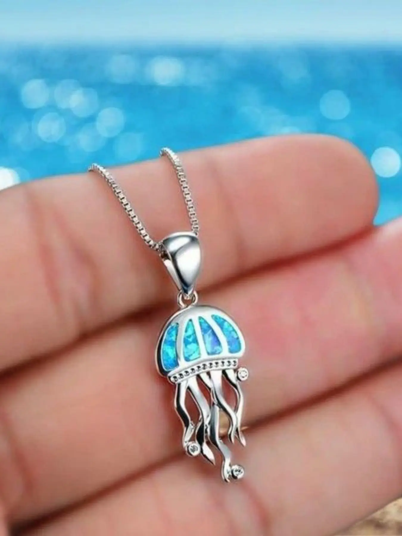 Elegant Jellyfish Pendant Necklace for Women, Beach Vacation Style, Perfect for Weddings, Engagements, Parties, Gift Idea