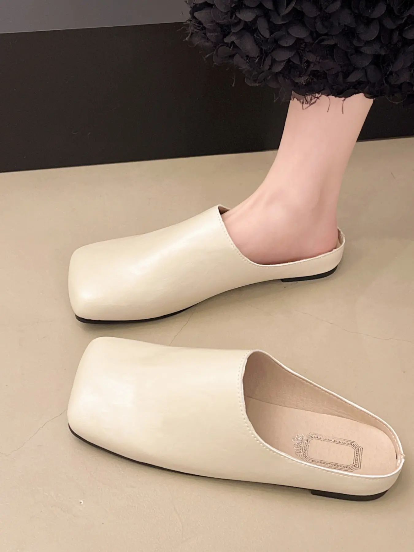 Women V Cut Crinkle Faux Leather Square Toe Backless Slip On Flat Mule Slides, Minimalist Closed Toe Casual Mules, Spring Autumn Daily Footwear, 3 Colors Black Brown Cream