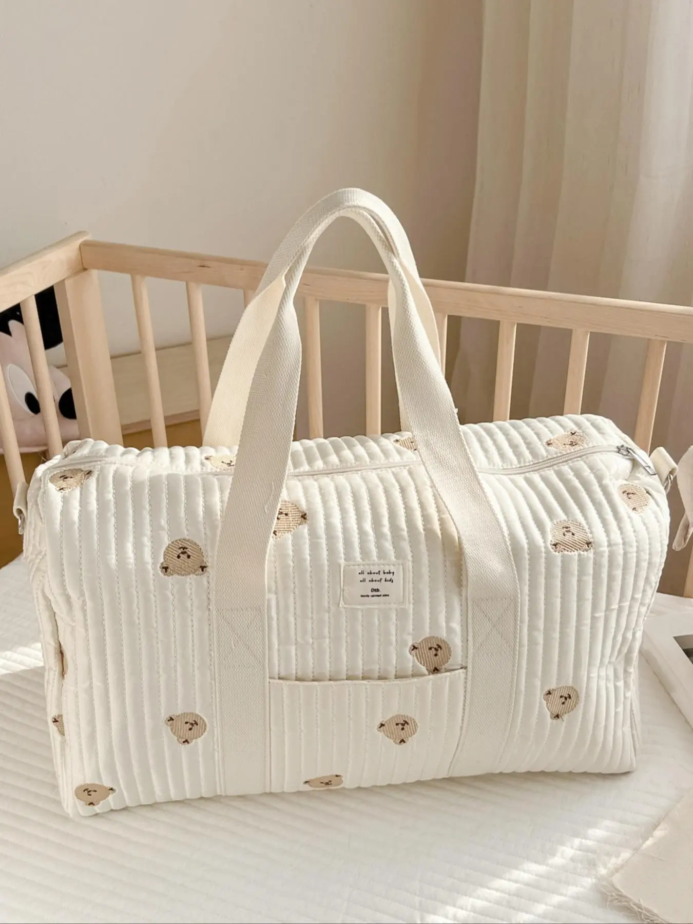 Minimalist retro practical texture travel bag, Travel carryall, front pocket design, teddy bear print decoration, large capacity casual versatile shoulder bag, suitable for short distance travel and daily commuting
