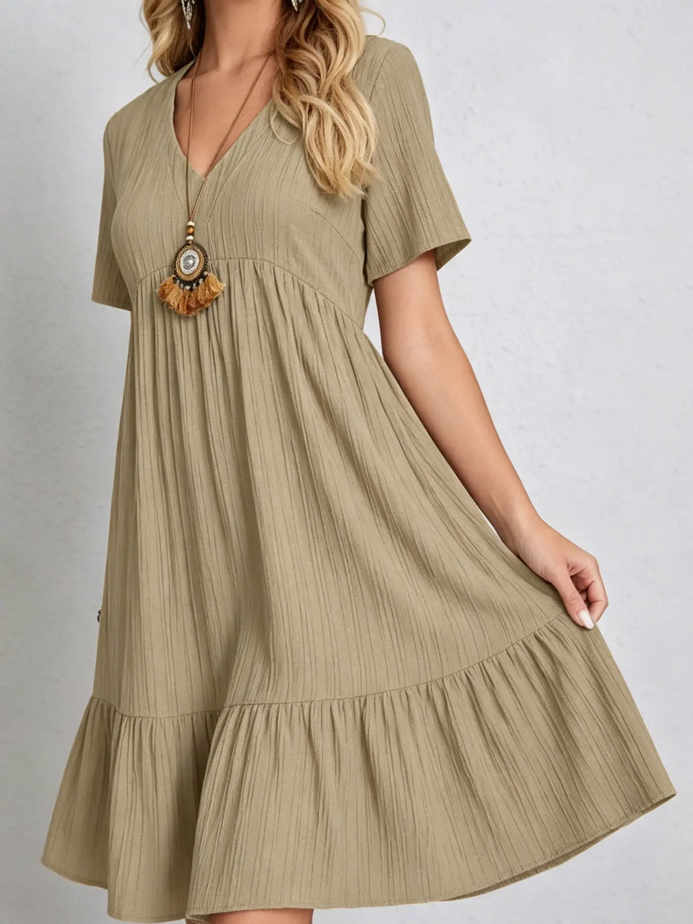 A fashionable women's V-neck short-sleeved pleated texture loose ruffled dress, Casual wear, suitable for summer, perfect for daily commutes, casual outings, dates, and beach vacations